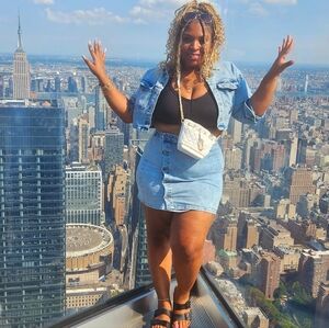 Meet your Posher, Jamitris